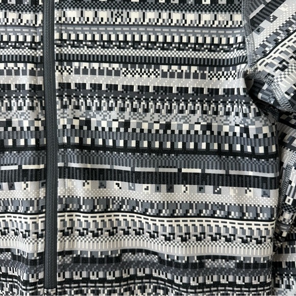 Nike Pro Dri-Fit Women’s Black & Gray Geometric Half Zip Pullover Top, Size S - Picture 2 of 9